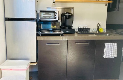 North Hollywood Apartment | Cute little space in Noho Arts district near attractions, metro station