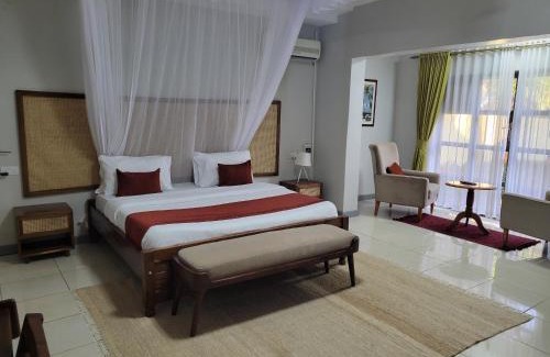 Entebbe Hotel | CWEZI BY THE LAKE