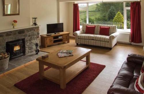 Knighton House | Cwmgilla Farm