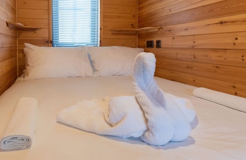 Ely Cabin | Cygnet - Mini Pod with Hot Tub