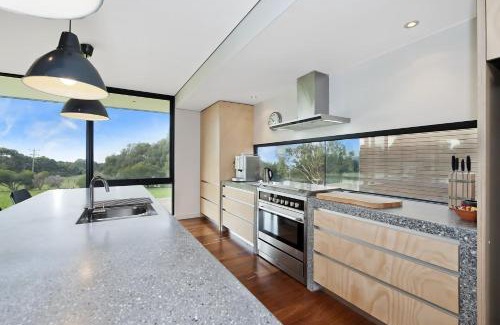 Apollo Bay Hotel | Cypress Hill