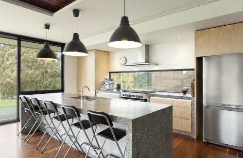 Apollo Bay Hotel | Cypress Hill
