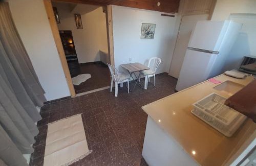 Caesarea Bed & Breakfast | Czarina Cabin הבקתה הקיסרית והדירה הקיסרית czarina apartment