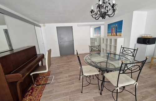 Le Vesinet Apartment | Dépendance à Louer : le Vésinet 10 minutes from the train station