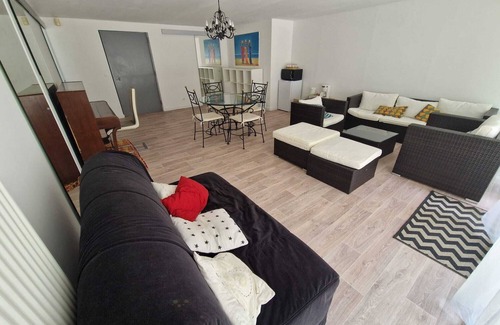 Le Vesinet Apartment | Dépendance à Louer : le Vésinet 10 minutes from the train station