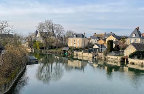 Vaas Bed & Breakfast | Détente près du Loir : Chambre et salon privés, idéal pour randonnées et proche des 24H du Mans - FR-1-410-387