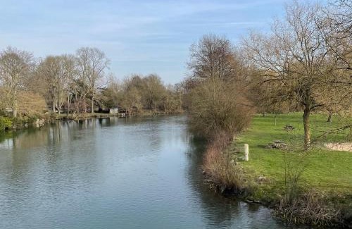 Vaas Bed & Breakfast | Détente près du Loir : Chambre et salon privés, idéal pour randonnées et proche des 24H du Mans - FR-1-410-387