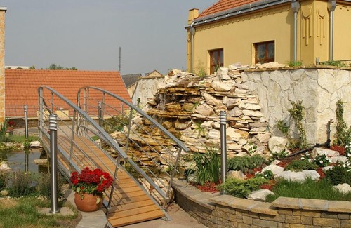 Bekes Hotel | Dübögő Szálloda Étterem és Esküvőház