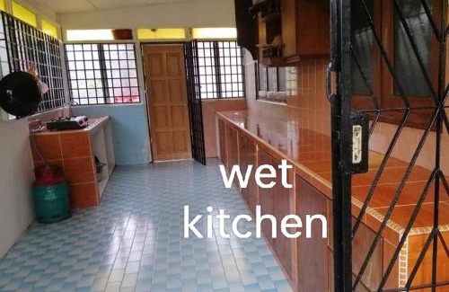 Benut House | D'Aman Guesthouse Pontian