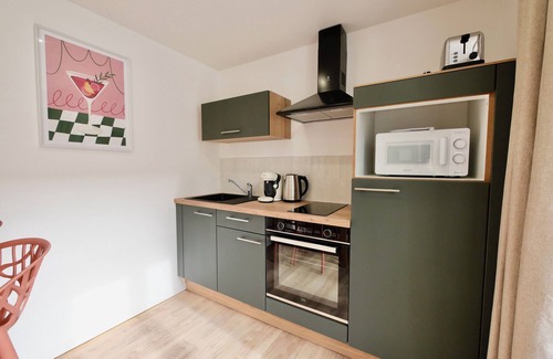 Carentan Apartment | D-DAY SUITES: Dune 35m² Downtown - 4 pers/2min from train station/15min from Utah Beach