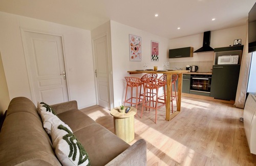 Carentan Apartment | D-DAY SUITES: Dune 35m² Downtown - 4 pers/2min from train station/15min from Utah Beach