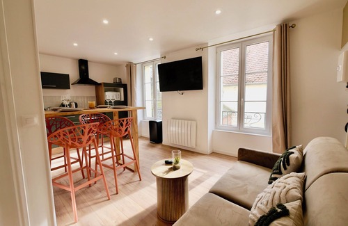 Carentan Apartment | D-DAY SUITES: Dune 35m² Downtown - 4 pers/2min from train station/15min from Utah Beach