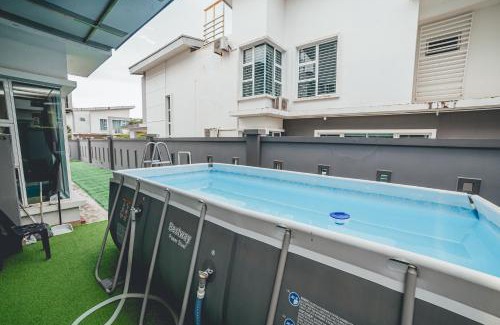 Bandar Penawar House | d'Lux 6BR16-25px Pool BBQ NetFlx HotPot KTV Mahjong by Our Stay