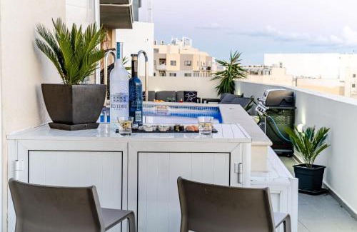 Msida Apartment | D Pool Top