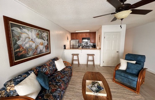 Historic Kailua Village Condo | D35 Kona Reef - True Oceanfront & Top Floor! AC throughout!