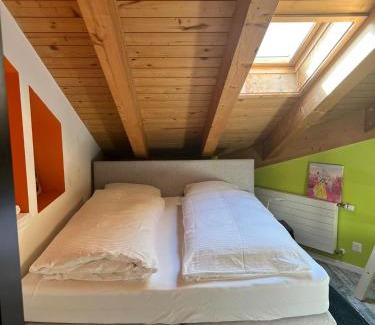 Brienz Apartment | Dachwohnung mit Balkon am Brienzersee, Brienz BE