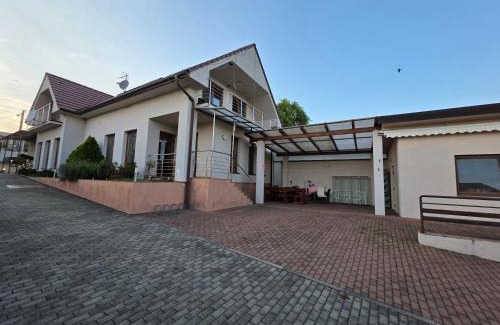 Cerveny Hradok House | DaDeli