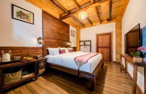 Jinghong Hotel | Dai House in Xishuangbanna Village