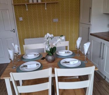 Chadderton House | Daisy Guest House