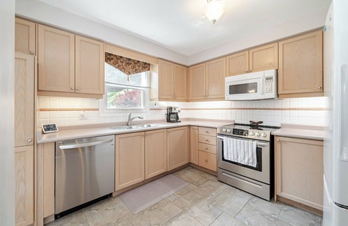 Central Erin Mills House | Daisy house: 3BR/2.5BATH House - Central Erin Mills - UTM&Airport&Square one