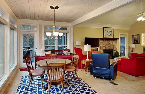 Gatlinburg - Pigeon Forge House | Daisys Enchanted Cottage