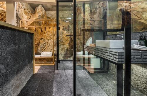 Dali Town Hotel | Dali Muhai Island Designer Seaview Manor