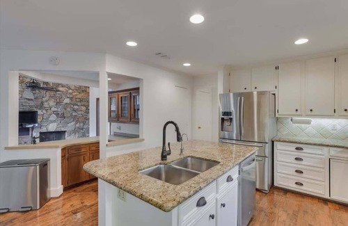 Park Central House | Dallas Gem 5 Bedrooms Home with Pool, Game Room