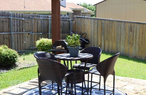Cedar Hill House | Dallas Lux Stay -AT&T Stadium & DT Dallas 16 miles