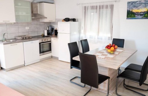 Bilice Apartment | Dalmatian apartments Bilice - Two Bedroom Apartment With Terrace (A2)