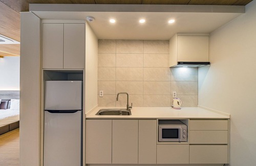 Jungmun Hotel | Dam & Roo