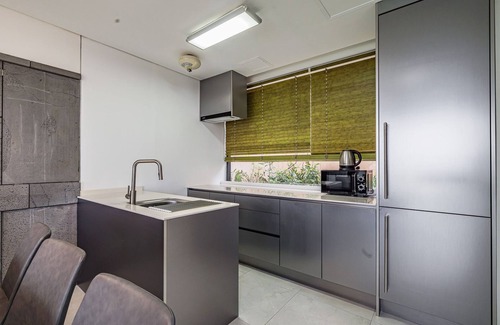 Jungmun Hotel | Dam & Roo