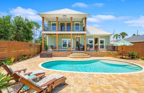 Holiday Beach House | Dancin on the Waves On Lagoon Boat dock, Pool, Firepit