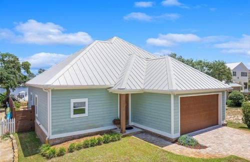 Holiday Beach House | Dancin on the Waves On Lagoon Boat dock, Pool, Firepit