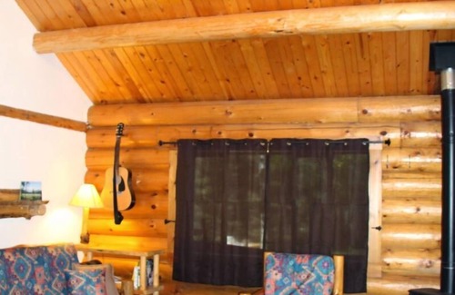 Winthrop House | Dancing Wolf Cabin: Two Bedroom