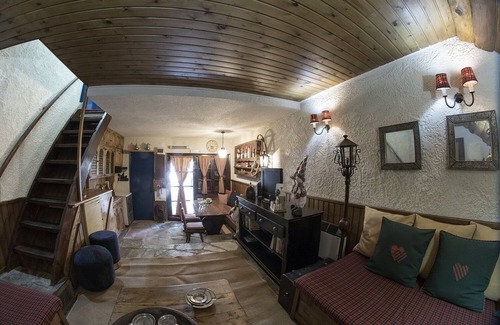 Eptalofos Ski Chalet | Dandy Villas Agoriani - Chalet Erato - Fireplace