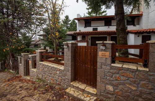 Eptalofos Ski Chalet | Dandy Villas Agoriani - Chalet Iris- Fireplace - Up to 6