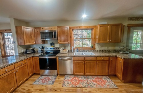 Marshfield Ski Chalet | Danielsons Chalet family friendly peaceful 3200sq.ft home at Groton state forest