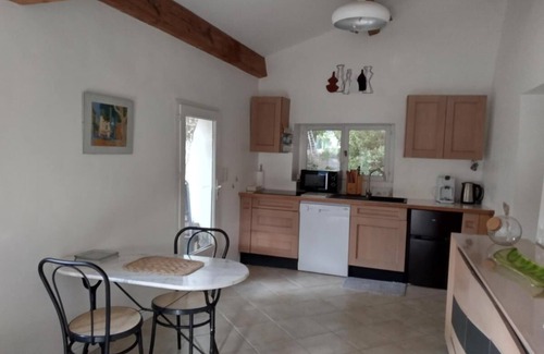 Les 3 Ponts House | Dans un Écrin de Verdure , Mazet et Piscine Privée Sans Vis-à-vis