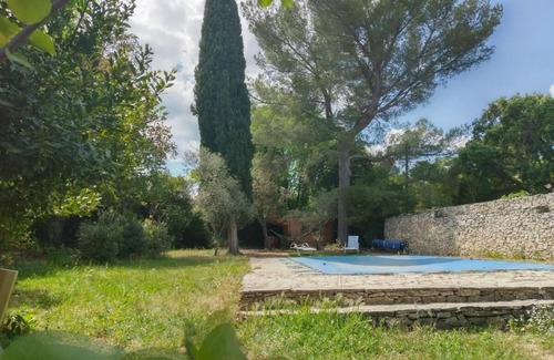 Les 3 Ponts House | Dans un Écrin de Verdure , Mazet et Piscine Privée Sans Vis-à-vis