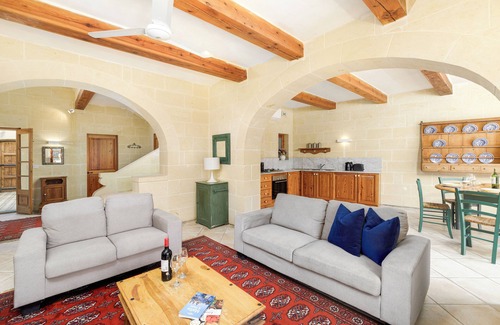 Ta' Għammar Villa | Dar ta Lonza, Villa in Gozo with private pool, quiet location & family friendly