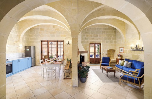 Ta' Għammar Villa | Dar tal-Patri Villa in Gozo with private pool, quiet location & family friendly