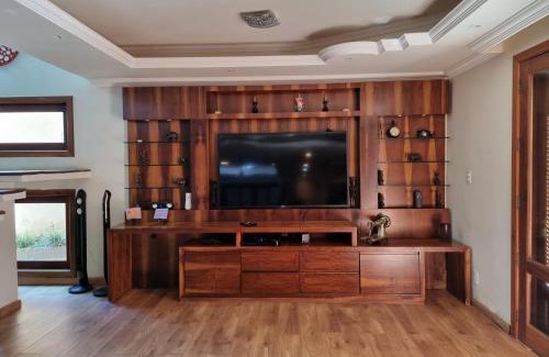 Cachoeira do Campo House | Dara House e eventos com piscina aquecida, sauna, Jacuzzi e área gourmet para festas de até 200 pessoas