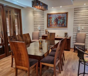 Cachoeira do Campo House | Dara House e eventos com piscina aquecida, sauna, Jacuzzi e área gourmet para festas de até 200 pessoas