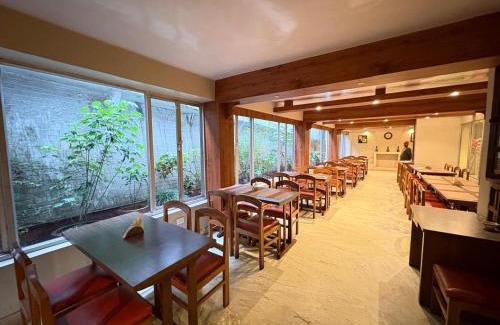 Darjeeling House | Darjeeling Mall is 700 m From Apsara Darjeeling Pure veg