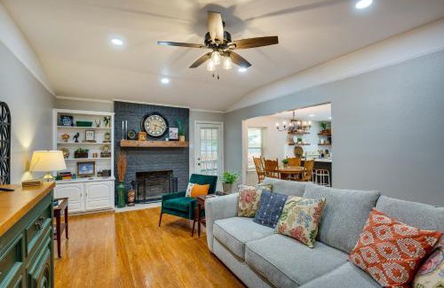Waxahachie House | Darling Waxahachie Home with Yard and Fire Pit!