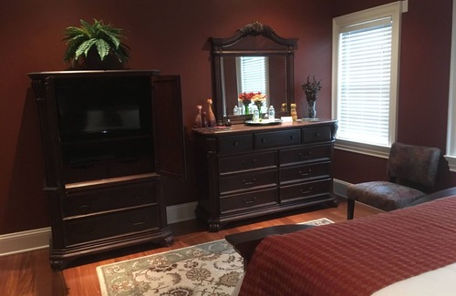 Dufferin Bed & Breakfast | Darren Guest Rm 1 - w/beautiful views of the St Croix River.