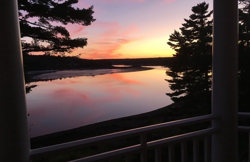 Dufferin Bed & Breakfast | Darren Guest Rm 1 - w/beautiful views of the St Croix River.