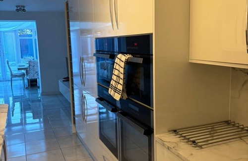 Stone House | Dartford, 4 Beds, Sleeps 8, Near Bluewater and M25