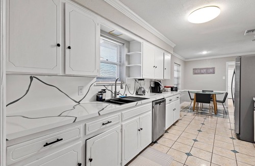 Northwest Dallas House | Darvany Haven: Pool & Spa Retreat @ Prime Location