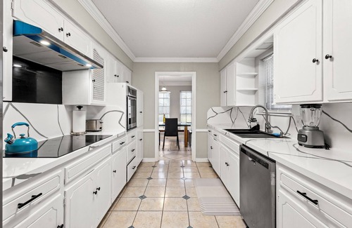 Northwest Dallas House | Darvany Haven: Pool & Spa Retreat @ Prime Location